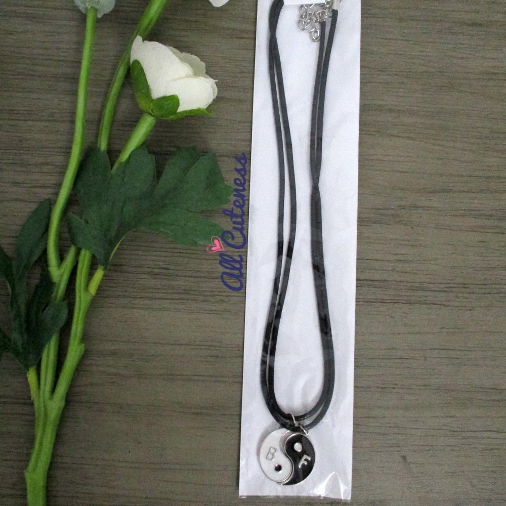 🎀 Yin Yang Friendship Necklace Set